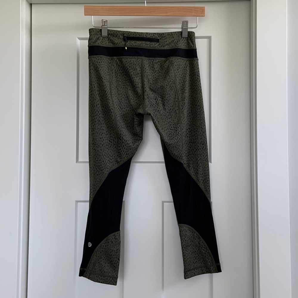 Lululemon rare green animal print capri leggings